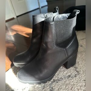 Naturalizer waterproof booties. Black. Size 8.